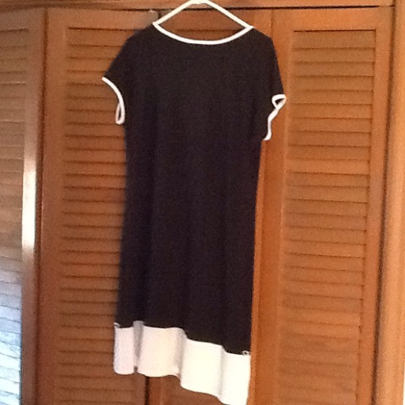 Dressbarn casual T-shirt dress with gold chain - Picture 2 of 2